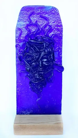 HALE FERİHA HENDEKCİGİL — “Blue Medusa”, 2020 "Blue Medusa" eseri HALE FERİHA HENDEKCİGİL tarafından 2020 yılında 12x30x9 cm ölçülerinde Cam Döküm tekniği ile yapılmıştır.