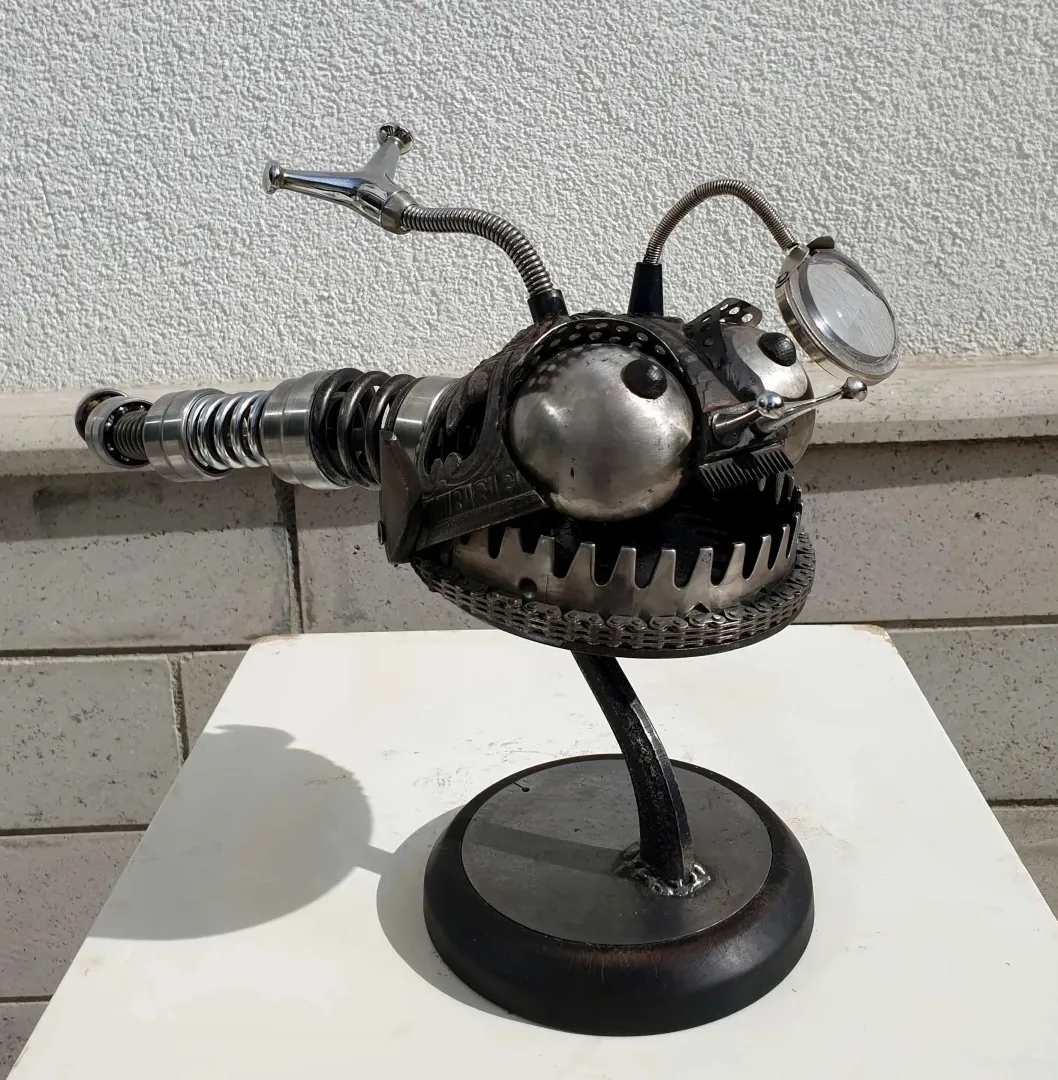 yakınlaştır "Fener Balığı" eseri SERKAN ERKOÇ tarafından 2020 yılında 29x54x14 cm ölçülerinde Ahşap, metal tekniği ile yapılmıştır.