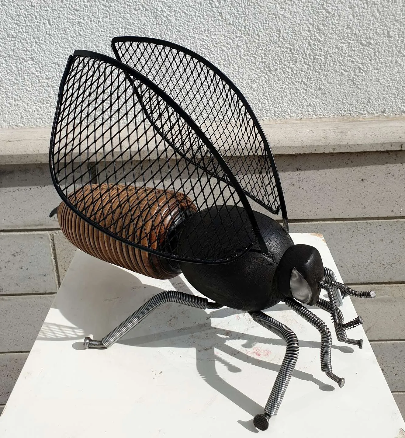 "Arı" eseri SERKAN ERKOÇ tarafından 2020 yılında 32x45x21 cm ölçülerinde Ahşap, metal tekniği ile yapılmıştır.
