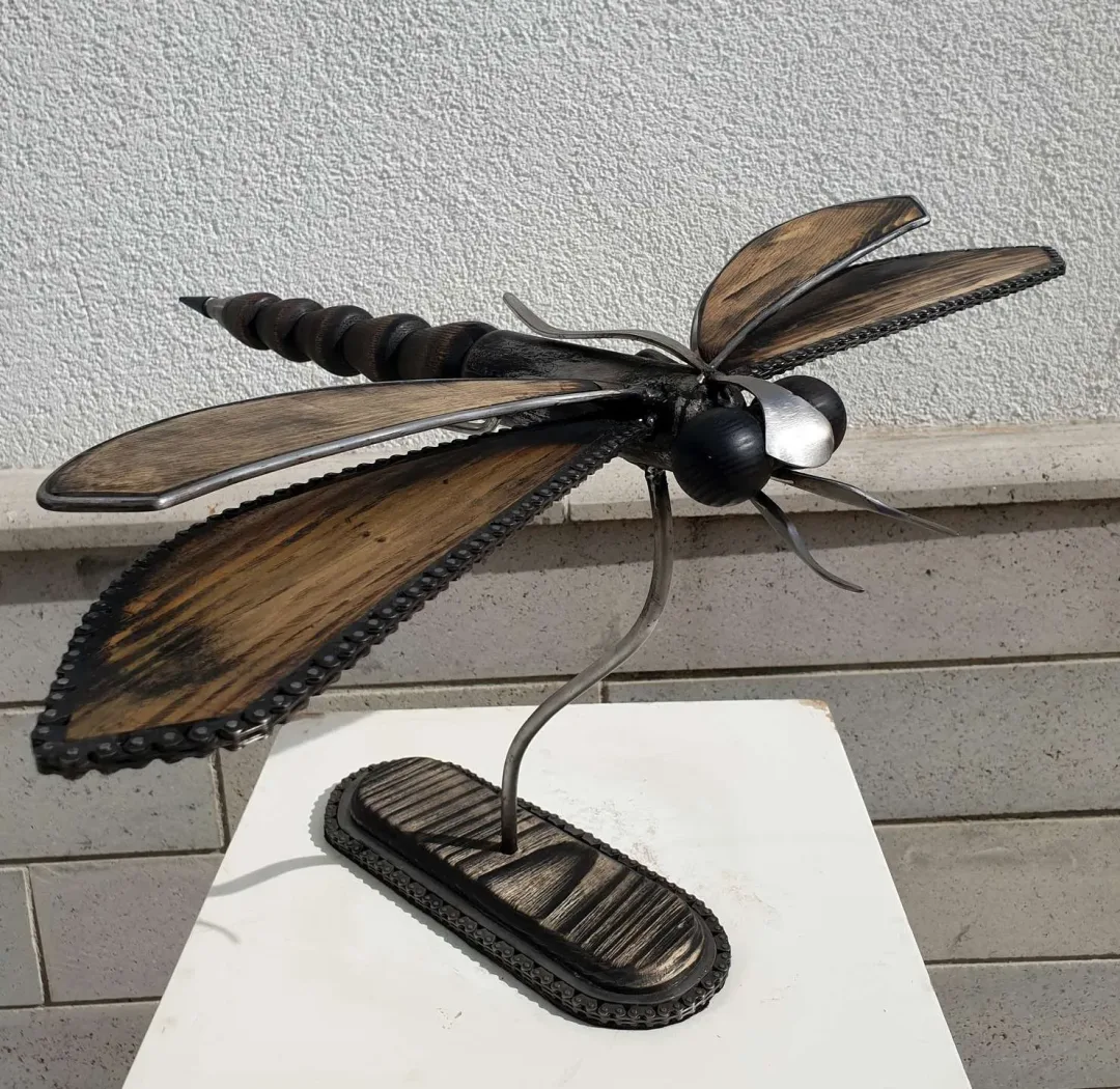 yakınlaştır "Yusufçuk" eseri SERKAN ERKOÇ tarafından 2020 yılında 31x45x55 cm ölçülerinde Ahşap, metal tekniği ile yapılmıştır.