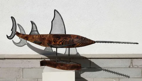 "Testere Balığı" eseri SERKAN ERKOÇ tarafından 2020 yılında 71x171x57 cm ölçülerinde Ahşap, metal tekniği ile yapılmıştır.