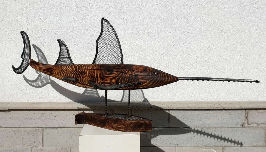 yakınlaştır "Testere Balığı" eseri SERKAN ERKOÇ tarafından 2020 yılında 71x171x57 cm ölçülerinde Ahşap, metal tekniği ile yapılmıştır.