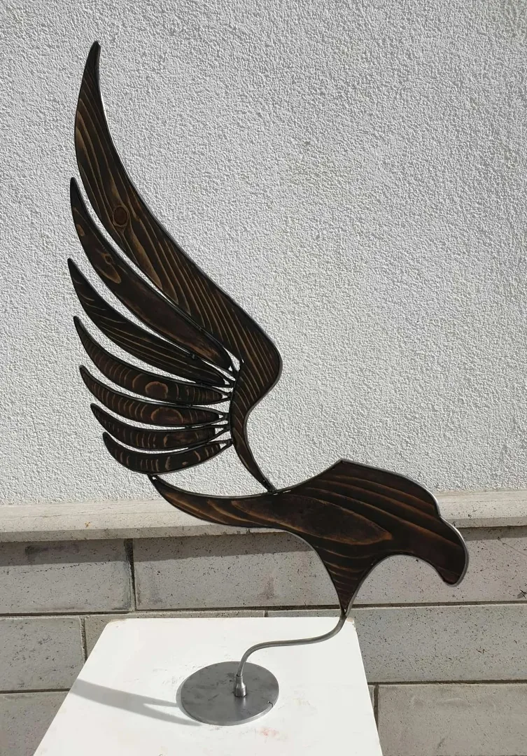 "Kartal" eseri SERKAN ERKOÇ tarafından 2020 yılında 71x45x10 cm ölçülerinde Ahşap, metal tekniği ile yapılmıştır.
