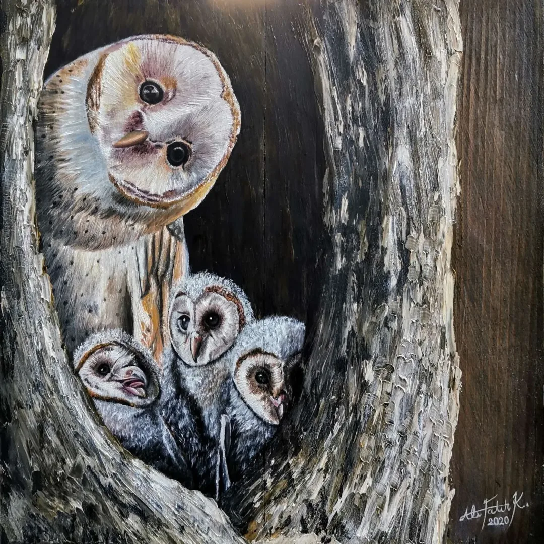 yakınlaştır "Aile Serisi" eseri ALİ FATİH KÜÇÜKOSMANOĞLU tarafından 2020 yılında 25x25 cm ölçülerinde Ahşap üzeri yağlı boya + epoksi tekniği ile yapılmıştır.