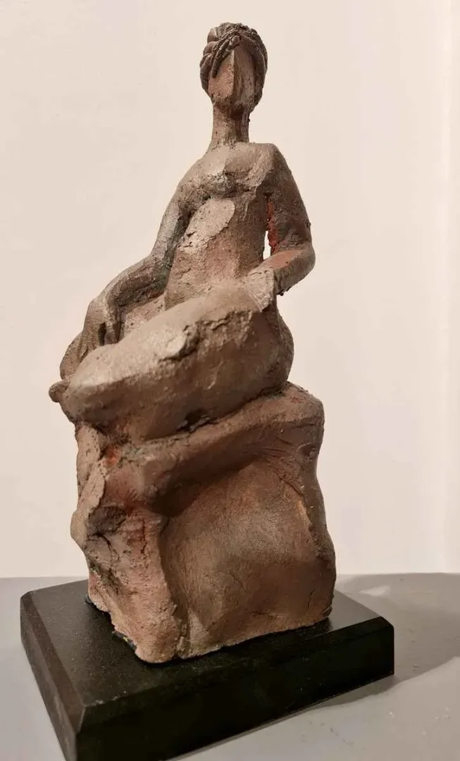 Bu eser AZİMET KARAMAN tarafından Seramik tekniği ile yapılmıştır.