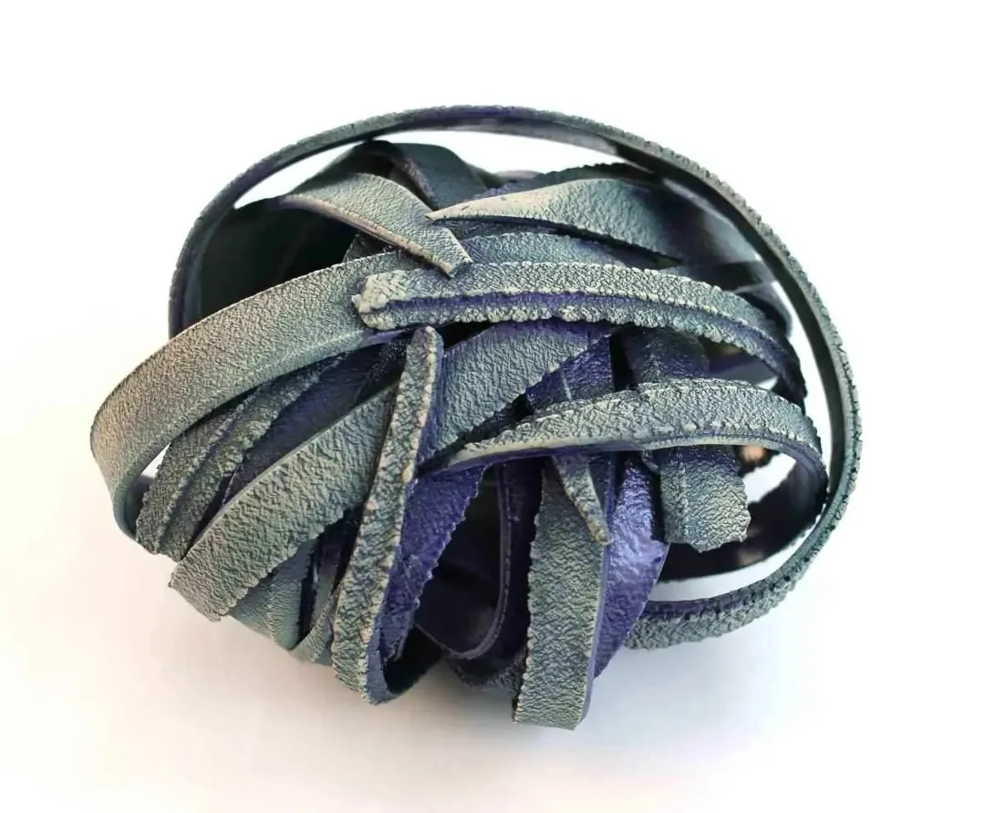 yakınlaştır "Bağ" eseri GÜLİZ KORKMAZ tarafından 2020 yılında 18x20x12 cm ölçülerinde Stoneware Elle şekillendirme seramik 1200°C tekniği ile yapılmıştır.
