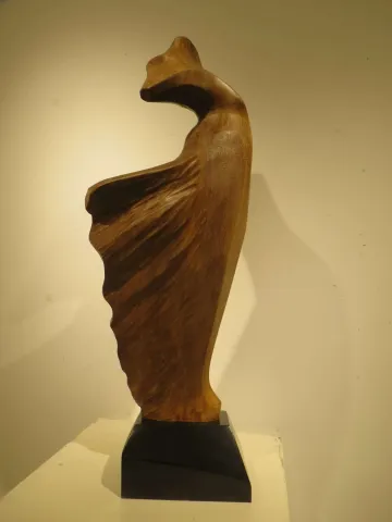 AZİMET KARAMAN — “Rüzgara Karşı”, 2020 "Rüzgara Karşı" eseri AZİMET KARAMAN tarafından 2020 yılında 82x13x32 cm ölçülerinde Ahşap Ceviz Yontu tekniği ile yapılmıştır.