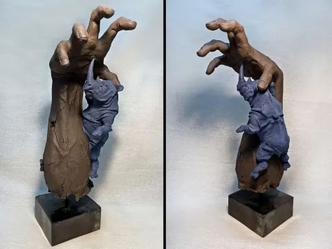 "Mavi Gergedan" eseri BUĞRA ÖZER tarafından 47x17x20 cm ölçülerinde Stoneware Kil, Serbest Elle Şekillendirme, 1150°C tekniği ile yapılmıştır.