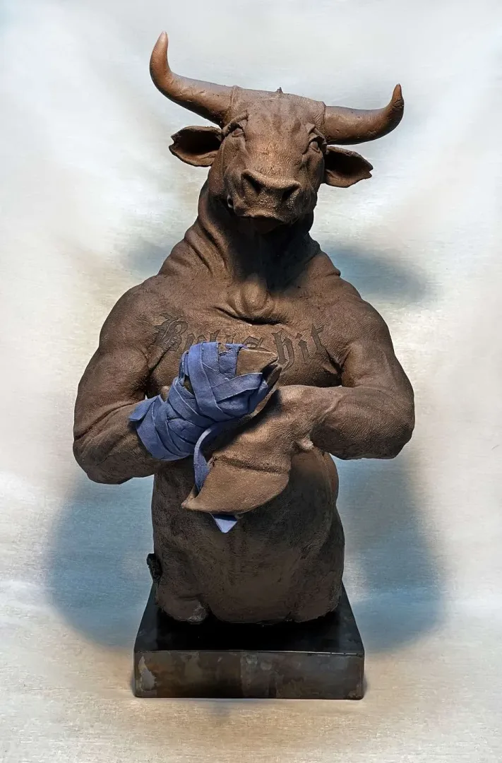 yakınlaştır "Gök Boğası" eseri BUĞRA ÖZER tarafından 67x36x30 cm ölçülerinde Stoneware Kil, Serbest Elle Şekillendirme, 1150°C tekniği ile yapılmıştır.
