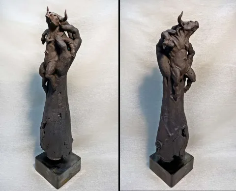 "Umutsuz umut" eseri BUĞRA ÖZER tarafından 67x36x30 cm ölçülerinde Stoneware Kil tekniği ile yapılmıştır.
