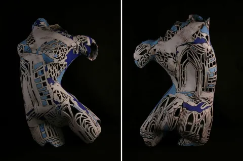 "Mekanlar-II" eseri MİNE POYRAZ tarafından 2021 yılında 53x38x25 cm ölçülerinde Seramik 1200° Ajur Tekniği tekniği ile yapılmıştır.