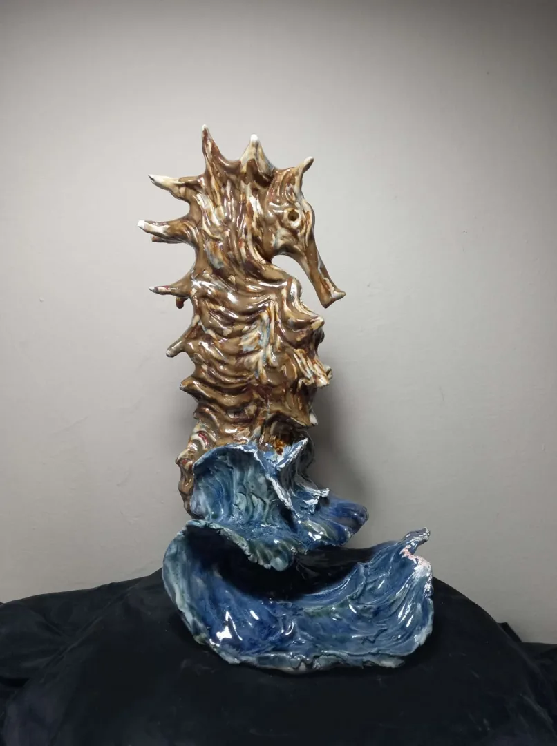 ORÇUN İLTER — “Poseidon deniz atı 2”, 2021 "Poseidon deniz atı 2" eseri ORÇUN İLTER tarafından 2021 yılında 33x16x19 cm ölçülerinde Seramik tekniği ile yapılmıştır.