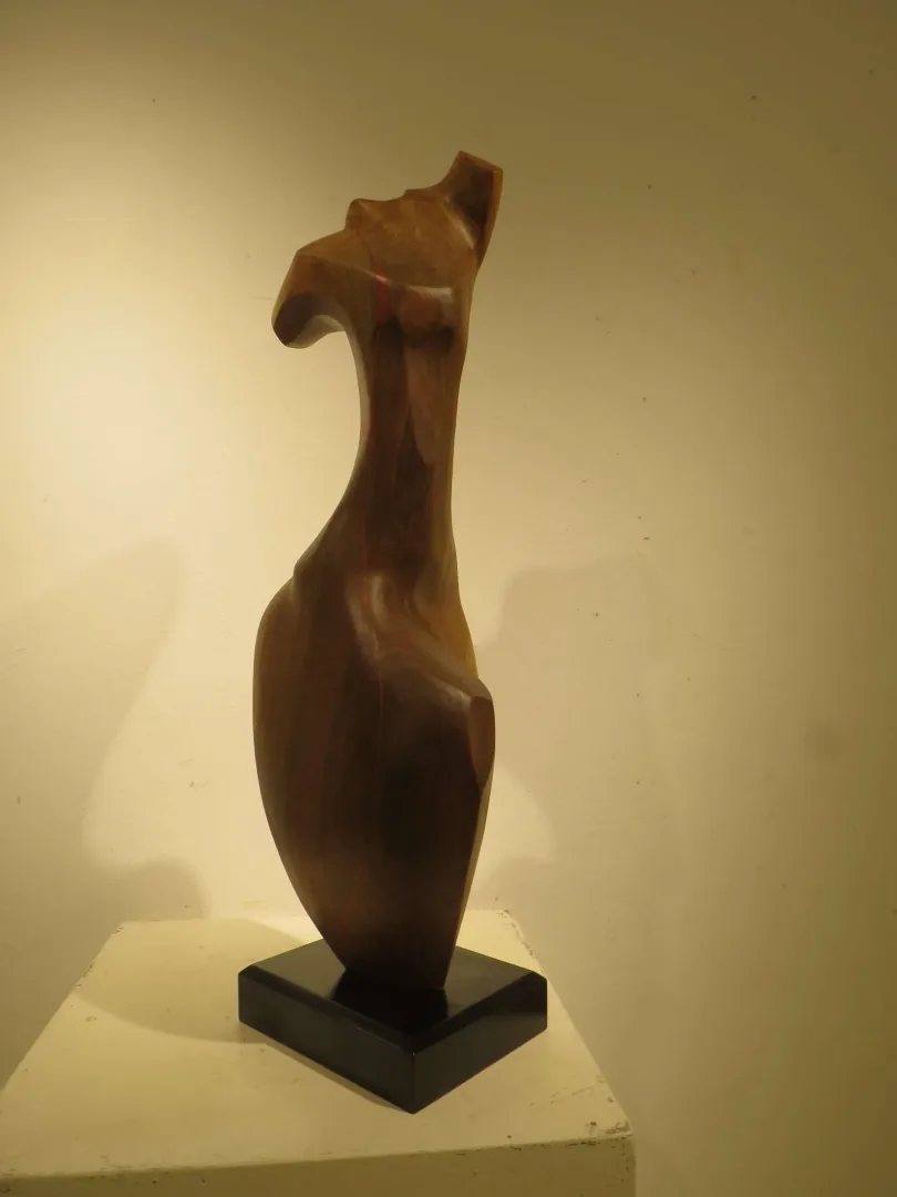 AZİMET KARAMAN — “isimsiz”, 2020 "isimsiz" eseri AZİMET KARAMAN tarafından 2020 yılında 78x22x28 cm ölçülerinde Ahşap Yontma Ceviz tekniği ile yapılmıştır.