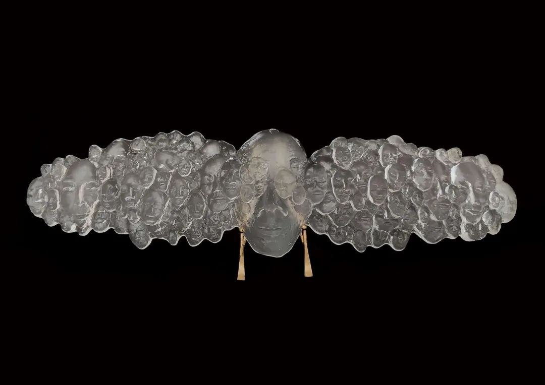HALE FERİHA HENDEKCİGİL — “A thousand eyes”, 2021 "A thousand eyes" eseri HALE FERİHA HENDEKCİGİL tarafından 2021 yılında 18x69x12 cm ölçülerinde Cam tekniği ile yapılmıştır.