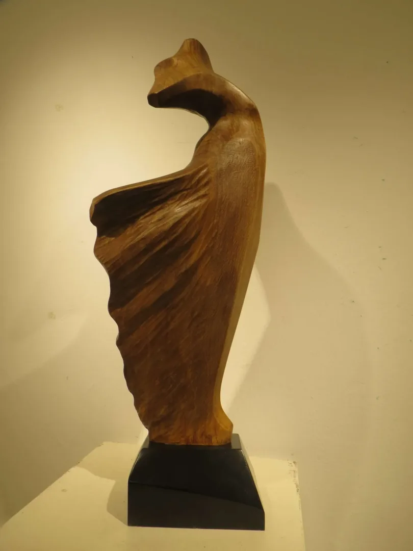 AZİMET KARAMAN — “isimsiz”, 2020 "isimsiz" eseri AZİMET KARAMAN tarafından 2020 yılında 82x13x32 cm ölçülerinde Ahşap Yontma Ceviz tekniği ile yapılmıştır.
