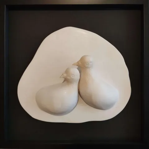 "Beraber" eseri EMRE KOÇ tarafından 2021 yılında 37x37 cm ölçülerinde Serbest Şekillendirme tekniği ile yapılmıştır.