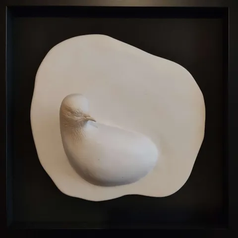 "Merak" eseri EMRE KOÇ tarafından 2021 yılında 32x32 cm ölçülerinde Serbest Şekillendirme tekniği ile yapılmıştır.