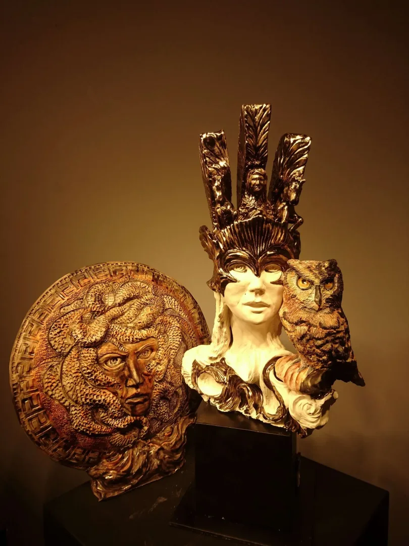 yakınlaştır "Athena" eseri ORÇUN İLTER tarafından 2020 yılında 70x30x20 cm ölçülerinde Seramik elle şekillendirme 1200°C tekniği ile yapılmıştır.