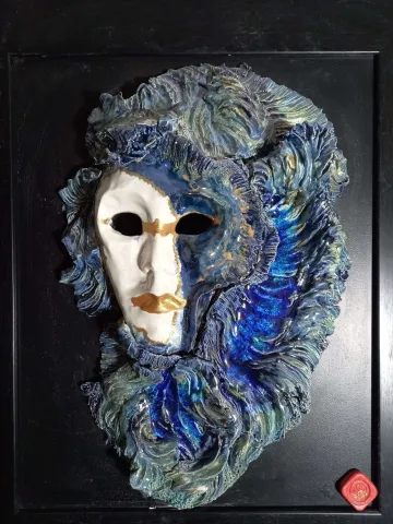 "Derin Mavi" eseri ORÇUN İLTER tarafından 54x64 cm ölçülerinde Seramik elle şekillendirme 1100°C tekniği ile yapılmıştır.