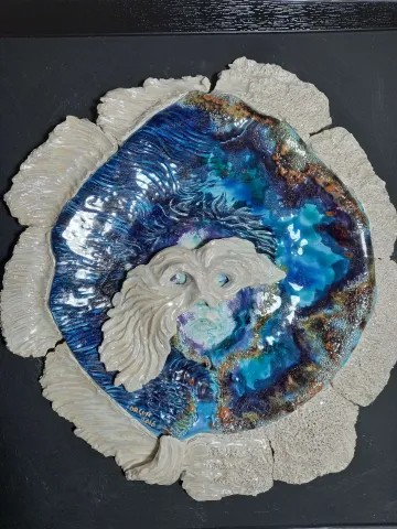"Su Perileri-1" eseri ORÇUN İLTER tarafından 62x62 cm ölçülerinde Seramik elle şekillendirme 1100°C tekniği ile yapılmıştır.