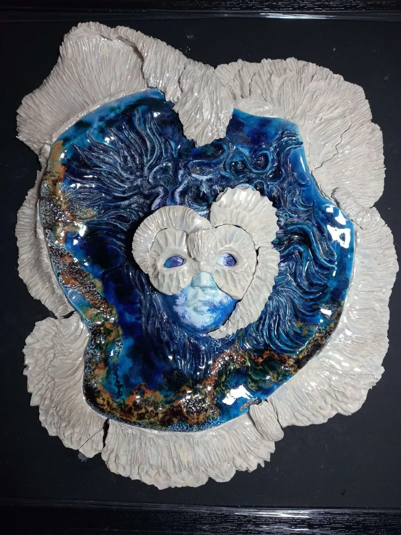 yakınlaştır "Su Perileri-2" eseri ORÇUN İLTER tarafından 62x62 cm ölçülerinde Seramik elle şekillendirme 1100°C tekniği ile yapılmıştır.