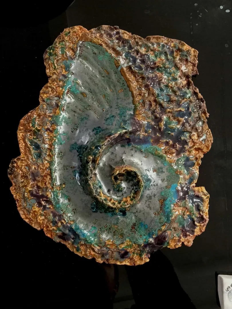 yakınlaştır "Nautilus" eseri ORÇUN İLTER tarafından 35x39 cm ölçülerinde Seramik elle şekillendirme 1100°C tekniği ile yapılmıştır.