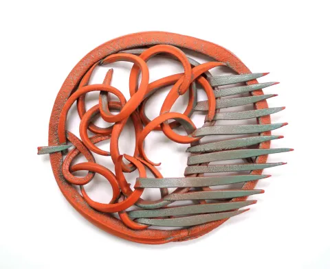 GÜLİZ KORKMAZ — “Nefes”, 2021 "Nefes" eseri GÜLİZ KORKMAZ tarafından 2021 yılında 44x36x6 cm ölçülerinde Serbest elle şekillendirme stoneware 1040°C tekniği ile yapılmıştır.
