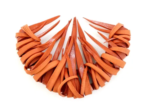 GÜLİZ KORKMAZ — “Buluşma”, 2021 "Buluşma" eseri GÜLİZ KORKMAZ tarafından 2021 yılında 46x32x9 cm ölçülerinde Serbest elle şekillendirme stoneware 1040°C tekniği ile yapılmıştır.