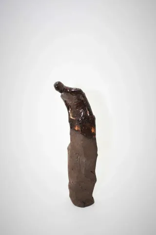 FATİH KOYUNCU — “Hayalsiz Çocuk”, 2021 "Hayalsiz Çocuk" eseri FATİH KOYUNCU tarafından 2021 yılında 23x7x5 cm ölçülerinde Seramik, 1050° C tekniği ile yapılmıştır.