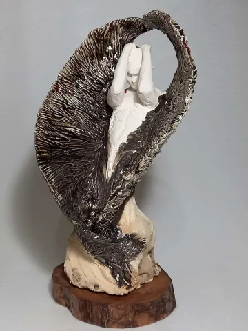 "Araf" eseri ORÇUN İLTER tarafından 2021 yılında 35x15 cm ölçülerinde Seramik, elle şekillendirme, 1100° C tekniği ile yapılmıştır.