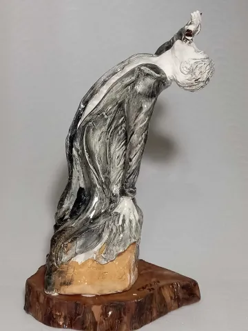 "Son" eseri ORÇUN İLTER tarafından 2021 yılında 35x15 cm ölçülerinde Seramik, elle şekillendirme, 1100° C tekniği ile yapılmıştır.