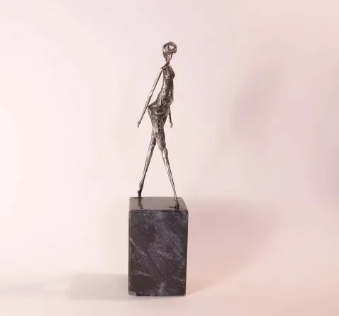 Bu eser ÖZER AKTAŞ tarafından 2021 yılında Metal, mermer tekniği ile yapılmıştır.