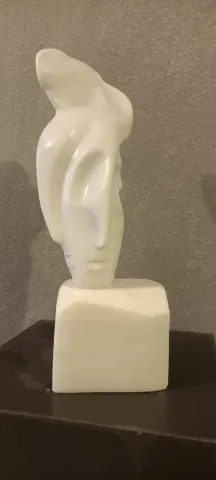 Bu eser DEMET KAYA tarafından 2021 yılında Mermer tekniği ile yapılmıştır.