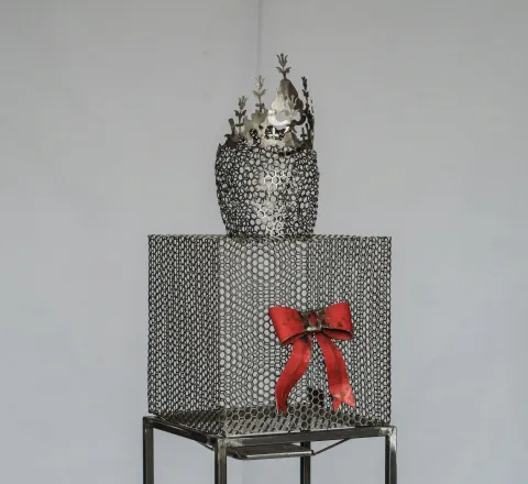 "Artemis" eseri ASAF ERDEMLİ tarafından 70x35x30 cm ölçülerinde Metal, Teknik Kaynak tekniği ile yapılmıştır.