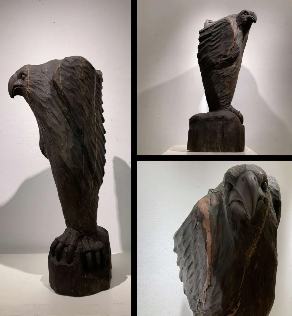 "Kartal" eseri AZİMET KARAMAN tarafından 2021 yılında 91x37x30 cm ölçülerinde Ahşap Yontma - Ceviz (Ahlat) tekniği ile yapılmıştır.