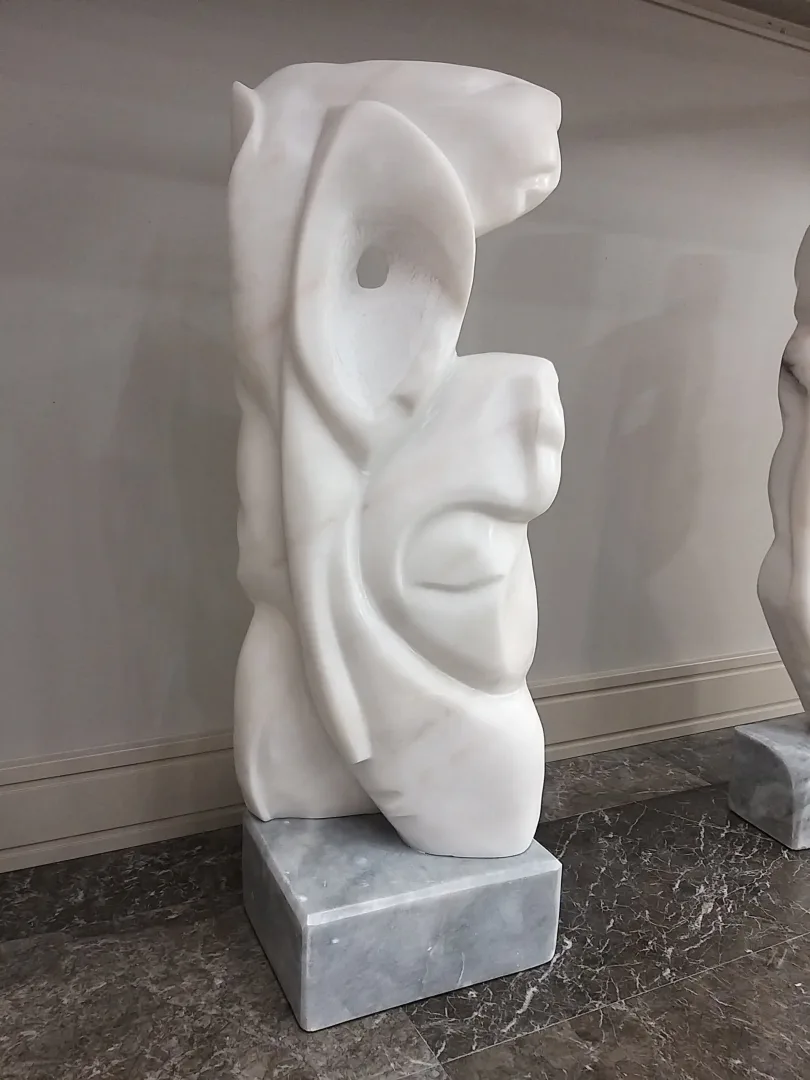"İsimsiz" eseri DEMET KAYA tarafından 2021 yılında 83x30x25 cm ölçülerinde Mermer tekniği ile yapılmıştır.
