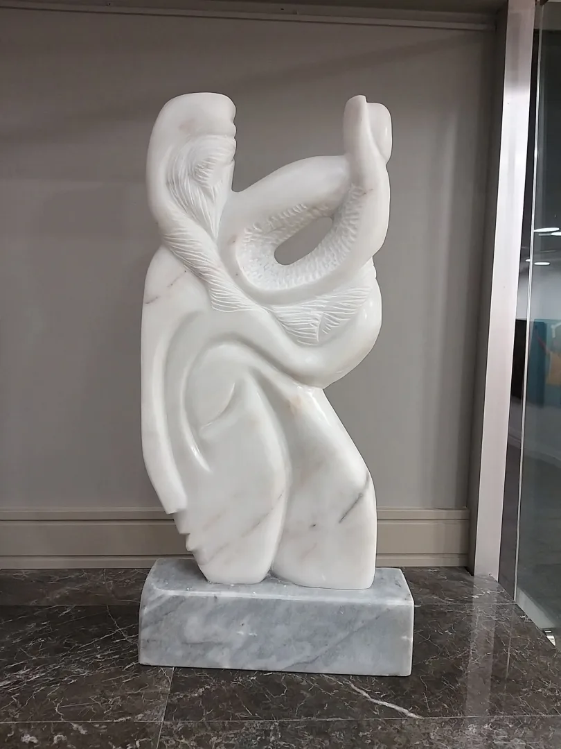 "İsimsiz" eseri DEMET KAYA tarafından 2021 yılında 84x40x12 cm ölçülerinde Mermer tekniği ile yapılmıştır.