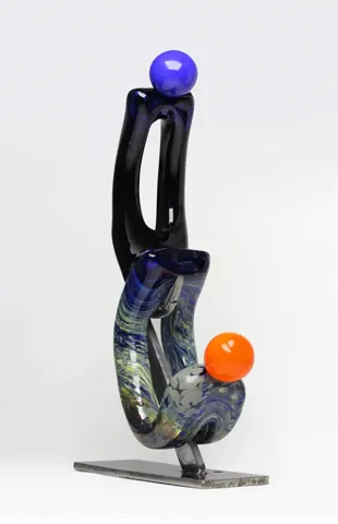 EMİR ÖZKAYA — “Geleceğe dair”, 2021 "Geleceğe dair" eseri EMİR ÖZKAYA tarafından 2021 yılında 28x10x45 cm ölçülerinde Sıcak cam serbest şekillendirme tekniği ile yapılmıştır.