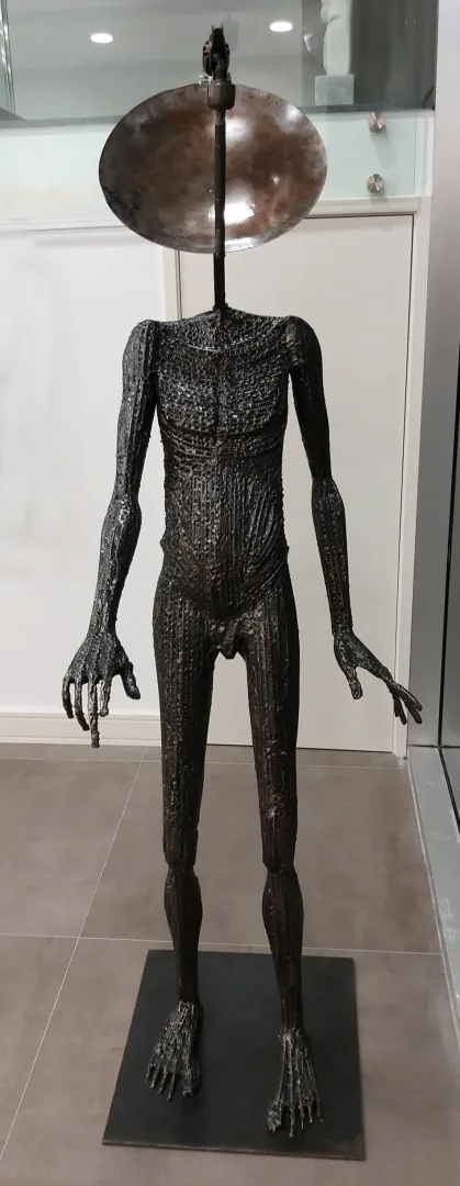 yakınlaştır "The contact" eseri MUSTAFA TUĞRUL tarafından 2021 yılında 191x70x60 cm ölçülerinde Metal tekniği ile yapılmıştır.