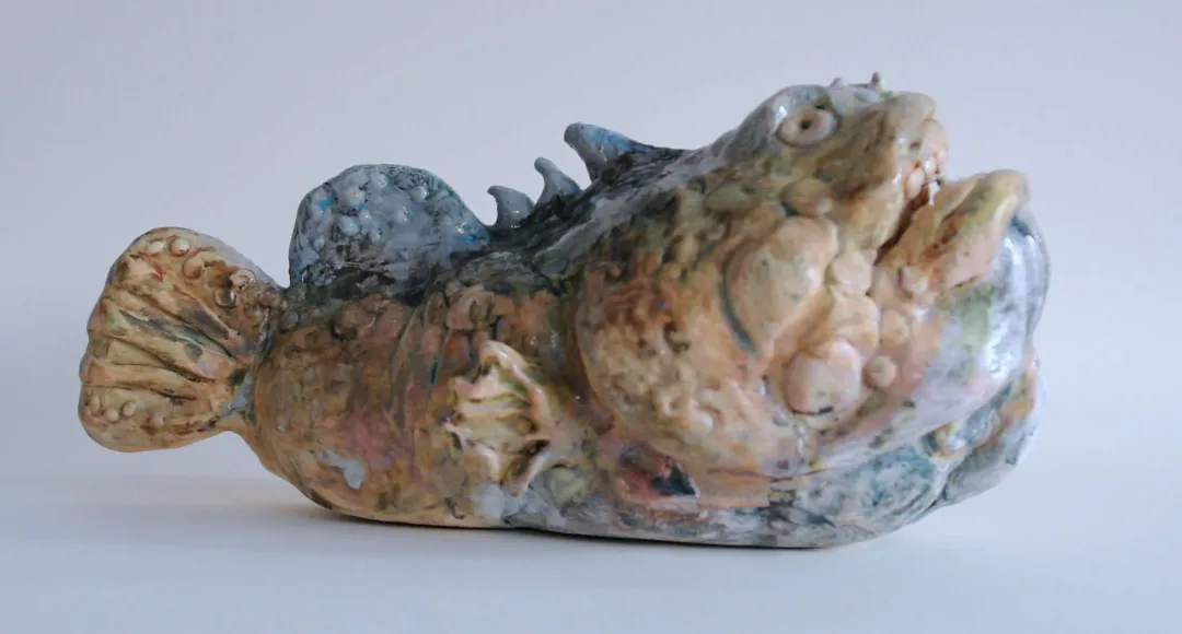 MURAT TOLGA — “İsimsiz”, 2021 "İsimsiz" eseri MURAT TOLGA tarafından 2021 yılında 13x26x11 cm ölçülerinde Seramik Heykel 1040°C tekniği ile yapılmıştır.