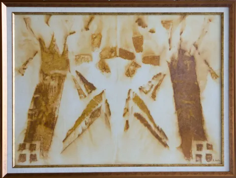 "Gemiler" eseri DUYGU İREM CAN tarafından 2022 yılında 47x78 cm ölçülerinde Kumaş Üzeri Pas Baskı / Rust Printing tekniği ile yapılmıştır.
