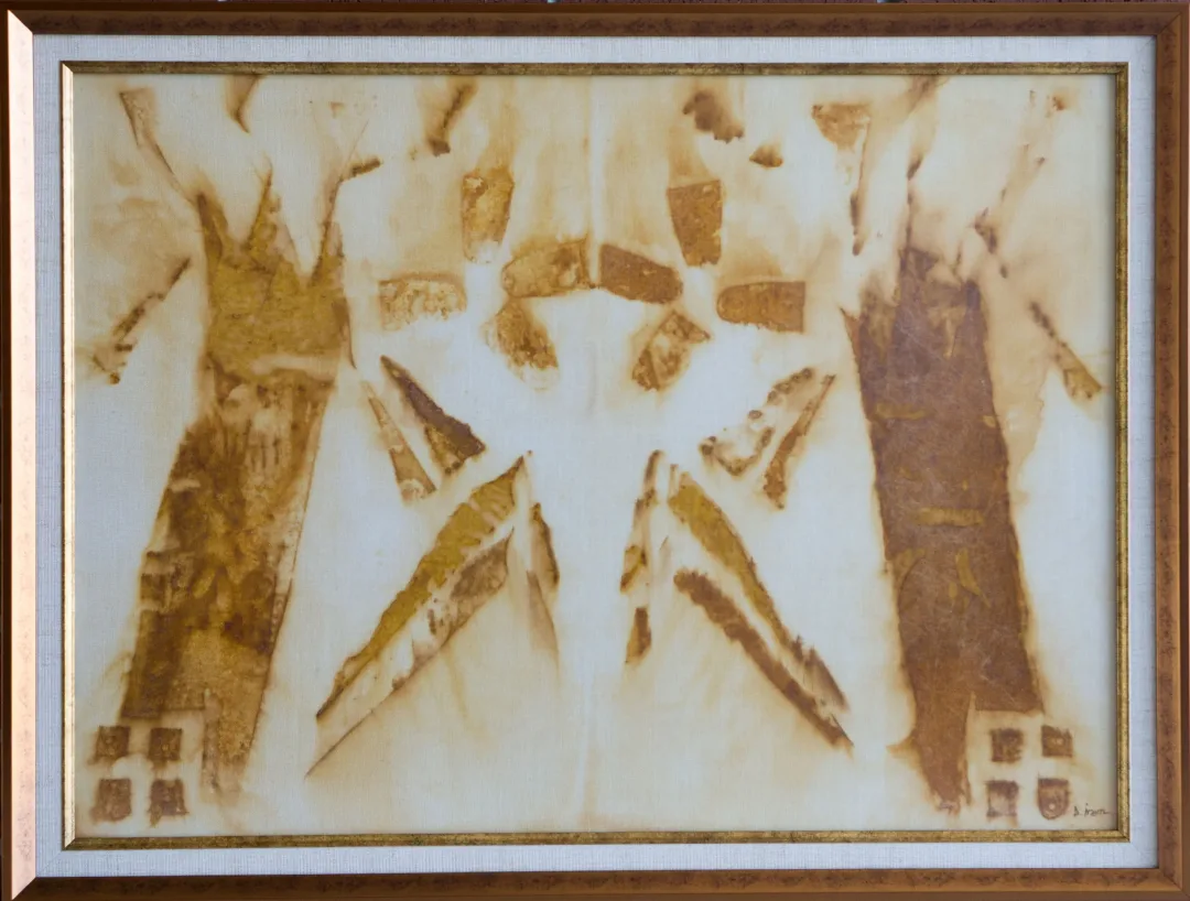 "Gemiler" eseri DUYGU İREM CAN tarafından 2022 yılında 47x78 cm ölçülerinde Kumaş Üzeri Pas Baskı / Rust Printing tekniği ile yapılmıştır.