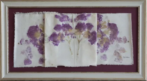 "Pastel" eseri DUYGU İREM CAN tarafından 2022 yılında 32x31 cm ölçülerinde Kumaş Üzeri Hapa Zome tekniği ile yapılmıştır.