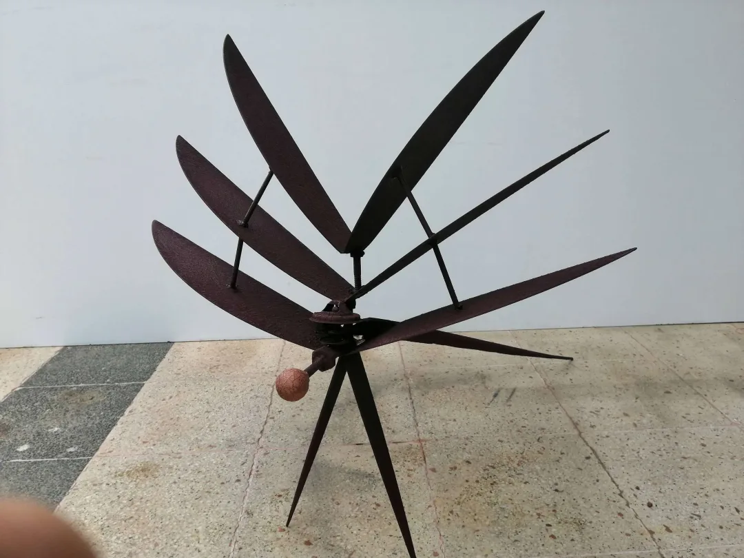 "isimsiz" eseri DOĞAN KARAKILIÇ tarafından 2022 yılında 70x75x96 cm ölçülerinde Metal tekniği ile yapılmıştır.
