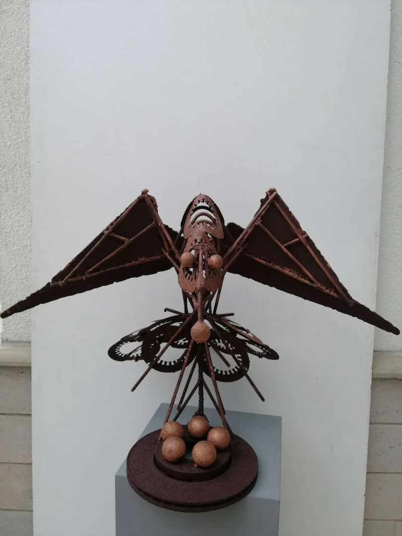 "isimsiz" eseri DOĞAN KARAKILIÇ tarafından 2022 yılında 80x56x58 cm ölçülerinde Metal tekniği ile yapılmıştır.