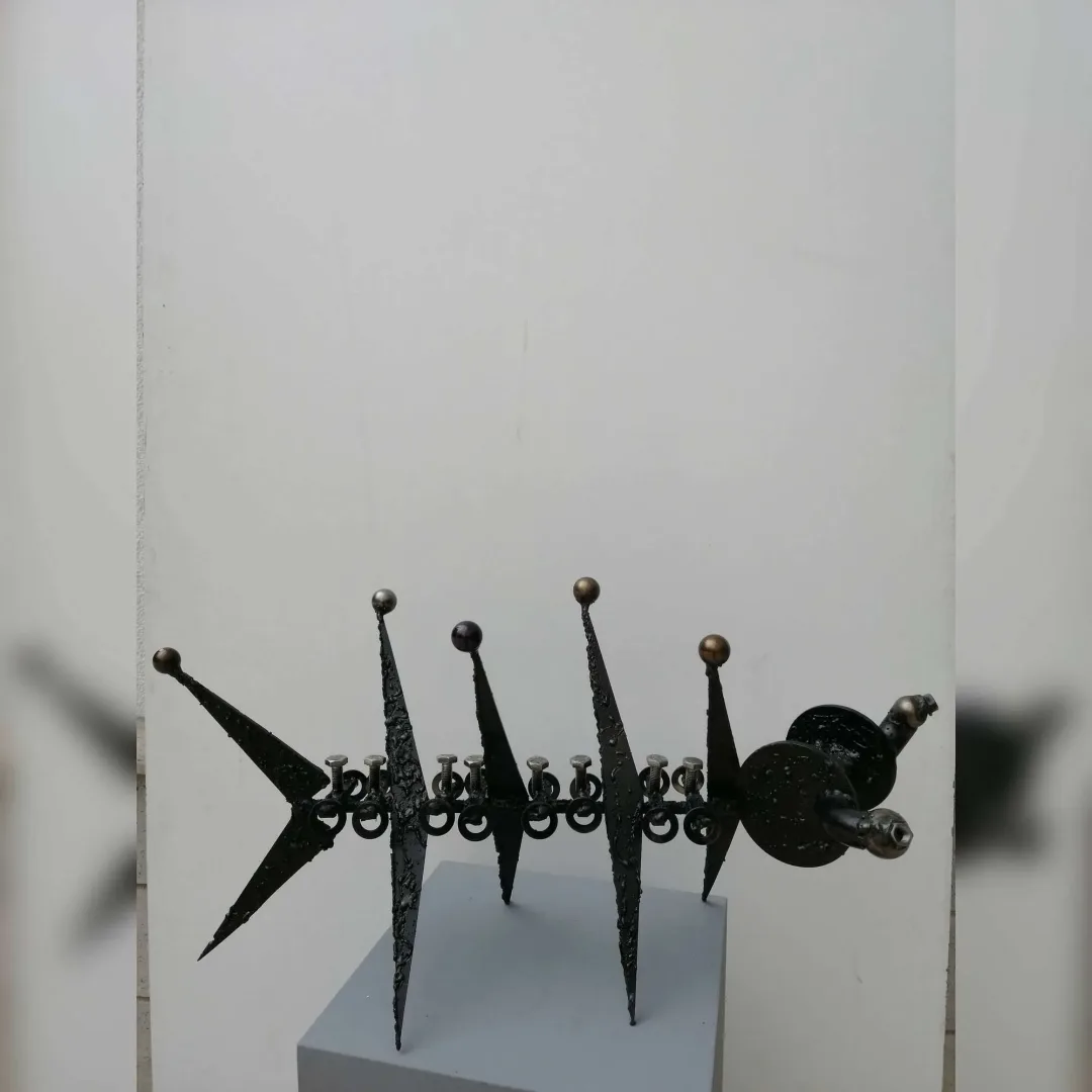 "isimsiz" eseri DOĞAN KARAKILIÇ tarafından 2022 yılında 25x32x68 cm ölçülerinde Metal tekniği ile yapılmıştır.