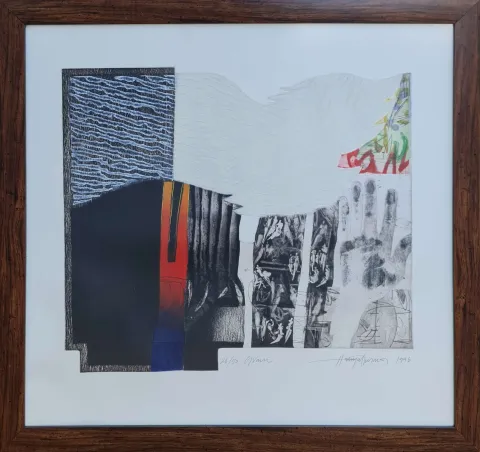 "İsimsiz" eseri HAYATİ MİSMAN tarafından 1996 yılında 66x69 cm ölçülerinde Gravür ..-50 tekniği ile yapılmıştır.