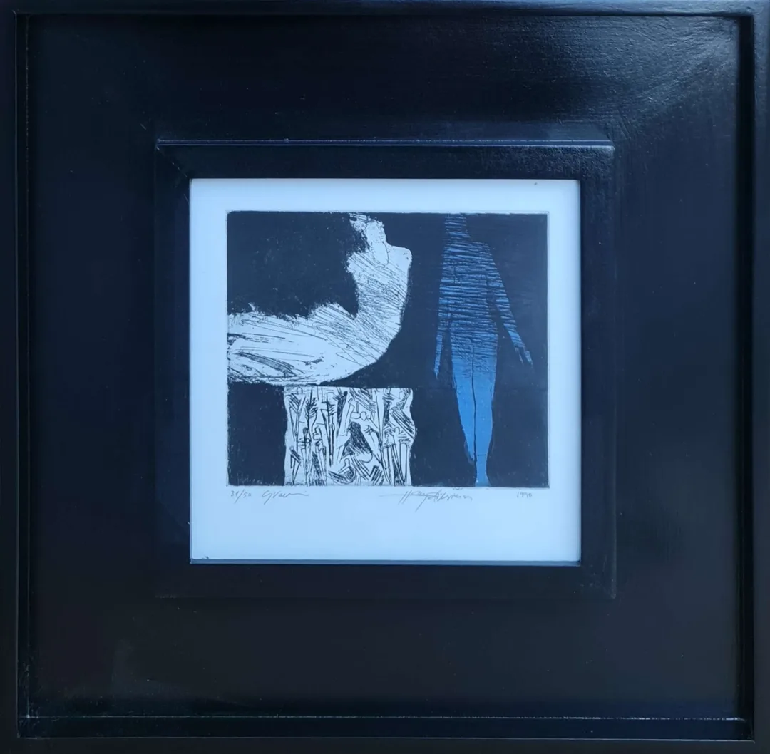 HAYATİ MİSMAN — “İsimsiz”, 1999 "İsimsiz" eseri HAYATİ MİSMAN tarafından 1999 yılında 20x20 cm ölçülerinde Gravür tekniği ile yapılmıştır.