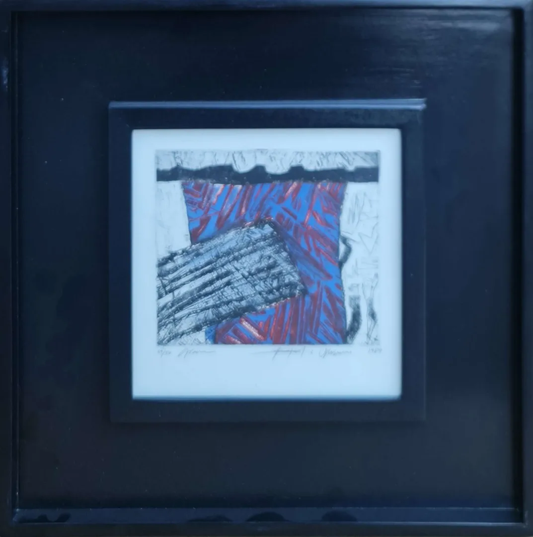 HAYATİ MİSMAN — “İsimsiz”, 1999 "İsimsiz" eseri HAYATİ MİSMAN tarafından 1999 yılında 20x20 cm ölçülerinde Gravür tekniği ile yapılmıştır.