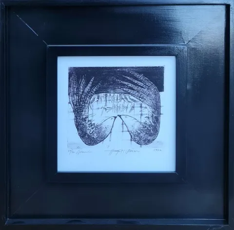 "İsimsiz" eseri HAYATİ MİSMAN tarafından 1999 yılında 20x20 cm ölçülerinde Gravür tekniği ile yapılmıştır.